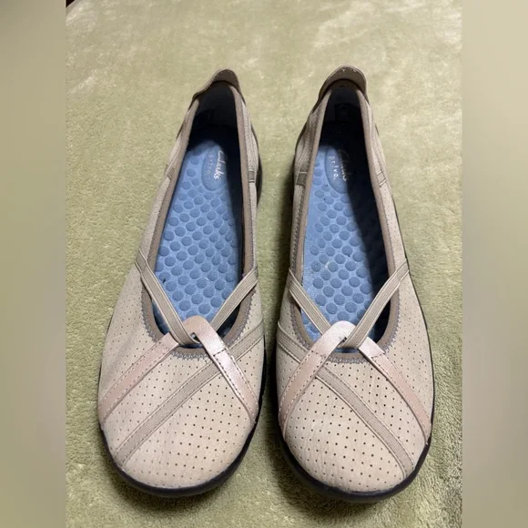 Clarks Privo Shoes Womens Size 10 Stone Leather Mary Jane Flats Perforated - Picture 1 of 6